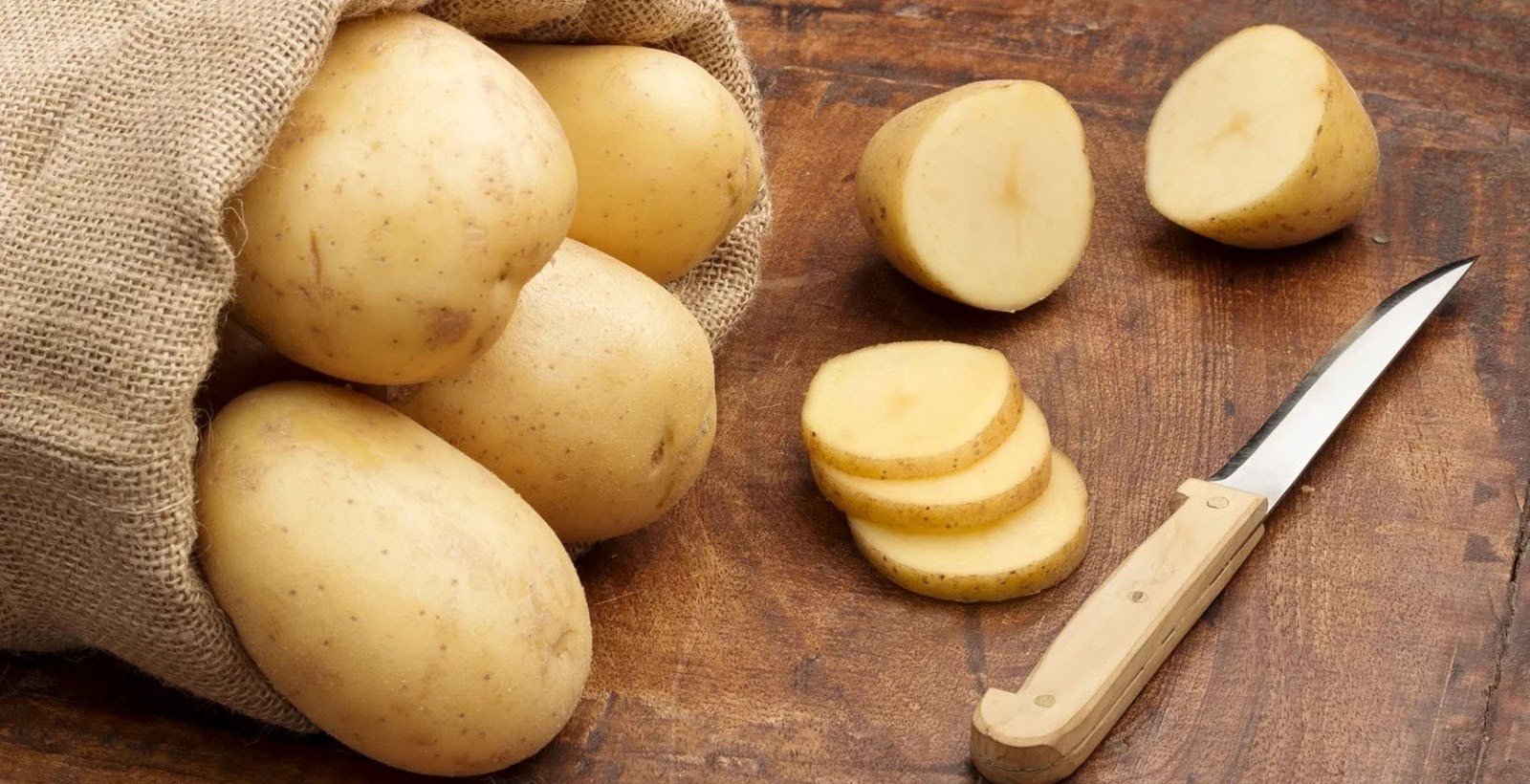 Старинный метод очистки дверей картофелем