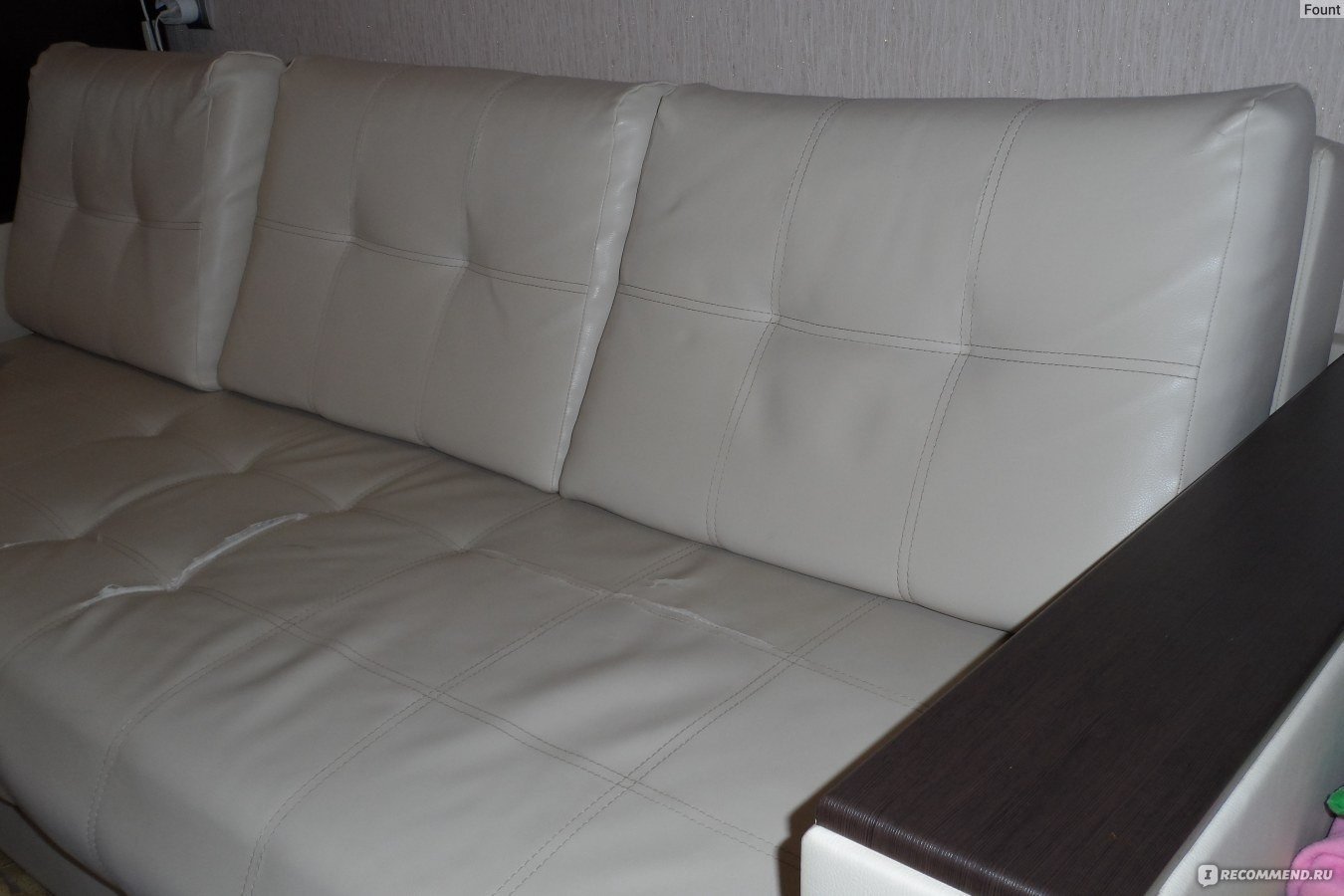 Белый диван из дермантина