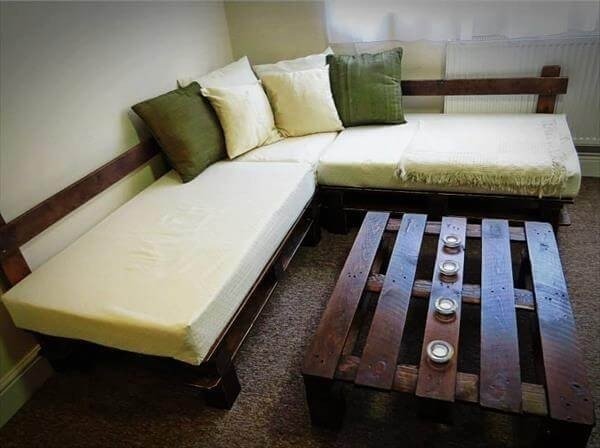 Раскладывающийся диван из паллет