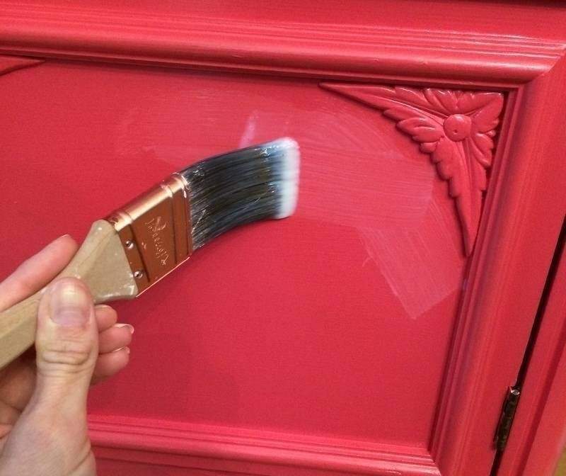 Перекраска деревянной двери покрытой лаком