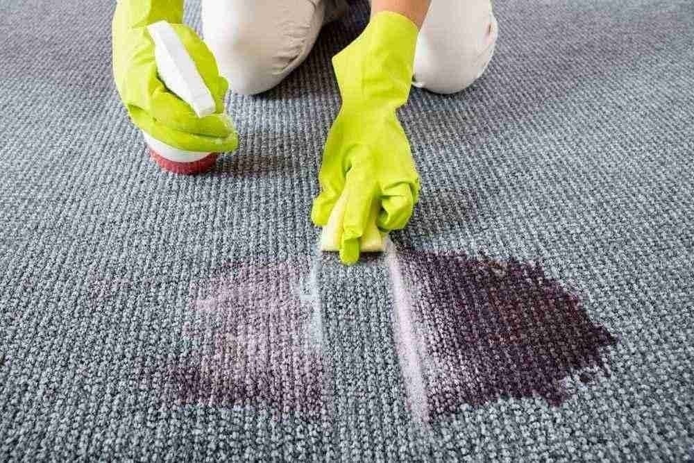 Трудновыводимые пятна на ковре: как избавиться?
