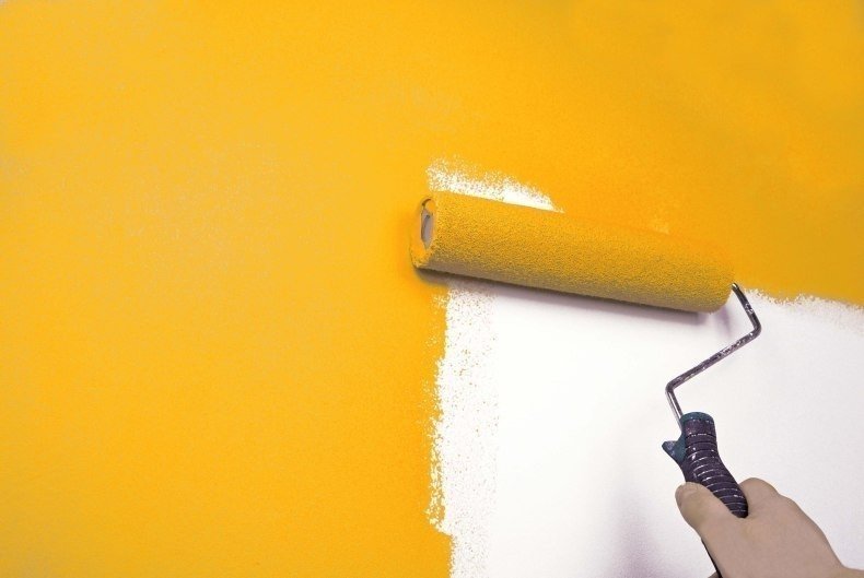 Покраска стен водоэмульсионной краской с колером