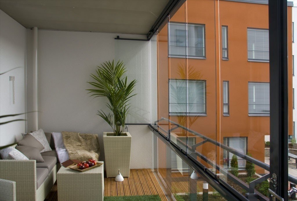 Дизайн балкона с панорамным остеклением