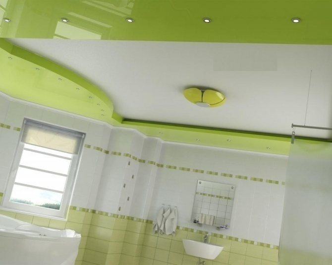 Зеленый глянцевый натяжной потолок в ванную