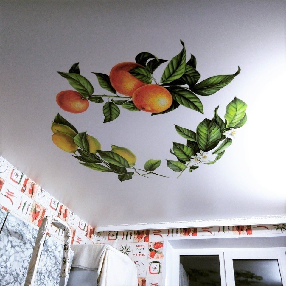 Потолки с фотопечатью на кухню с фруктами
