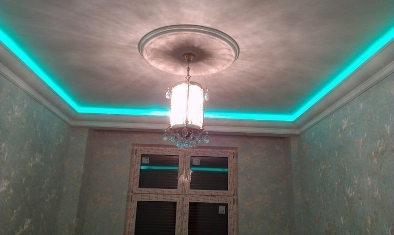 Плинтус под светодиодную ленту на потолок