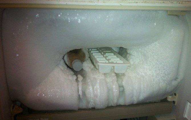 Холодильник со льдом