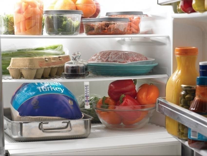 Холодильник с продуктами в стационаре