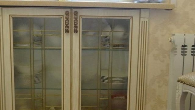 Хрущевский холодильник под окном в кухне