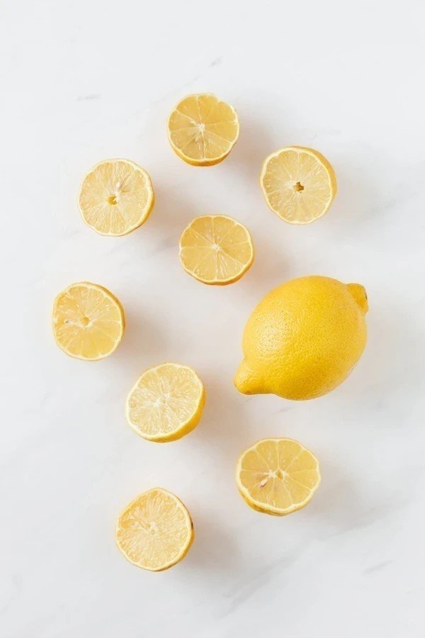 Кислый сочный лимон
