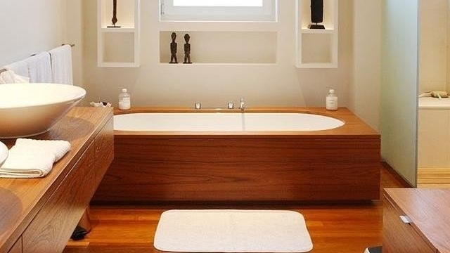Деревянный пол в ванной