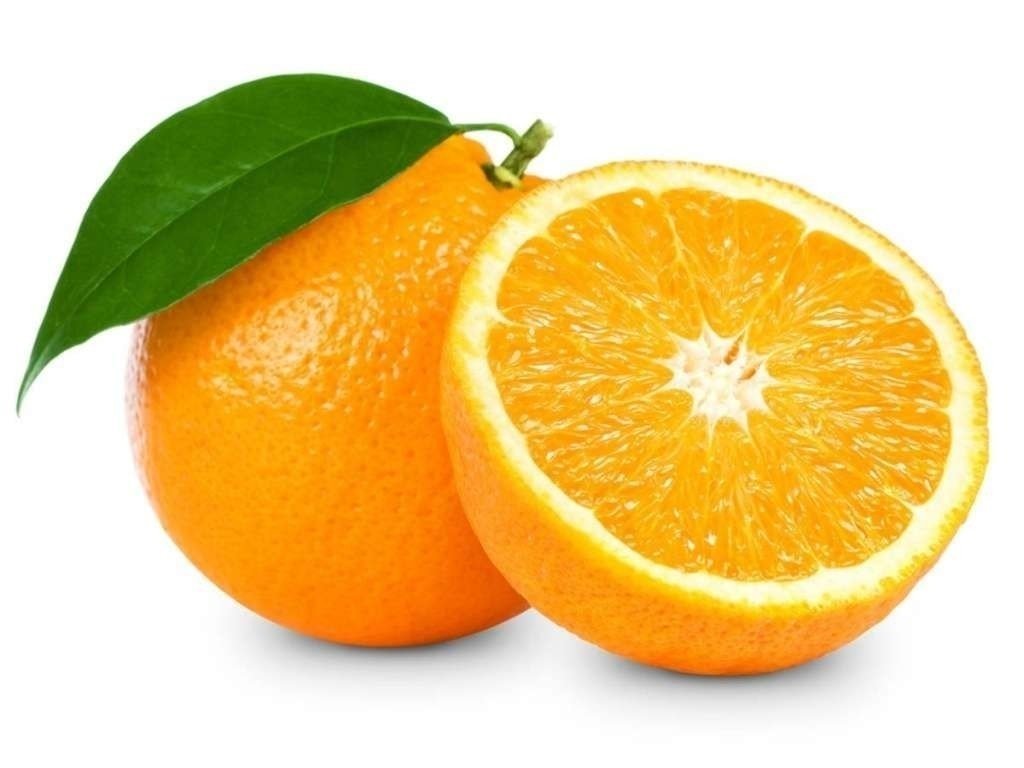Апельсины на белом фоне