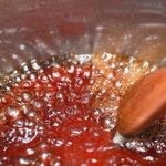 8 эффективных и самых простых способов отмыть пригоревший сахар