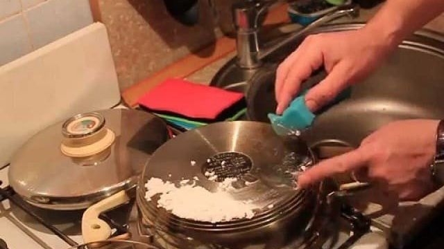 Как и чем почистить алюминиевую посуду от черноты, нагара, накипи, жира в домашних условиях? Как почистить алюминиевую посуду до блеска?