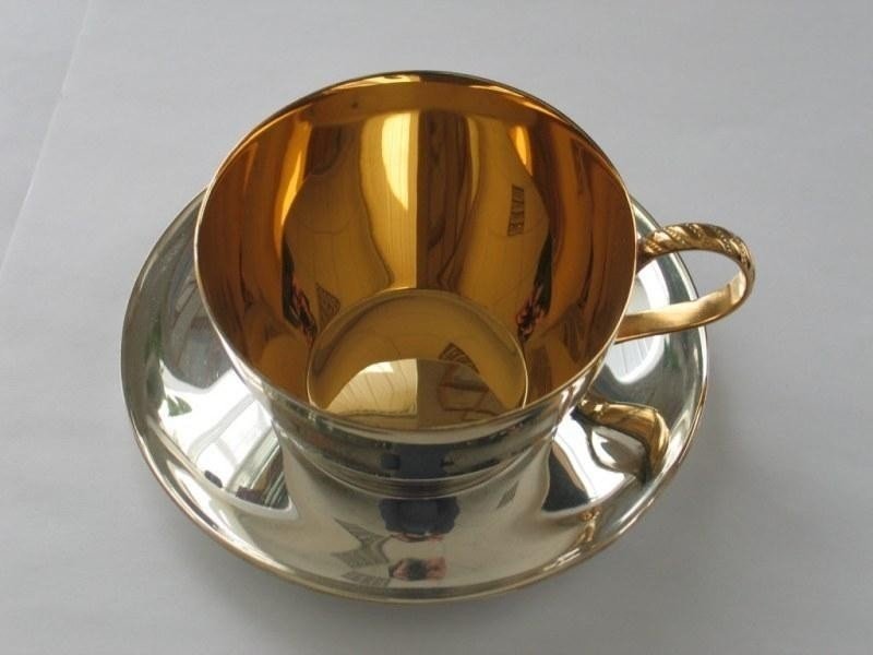 Золотая чашка с блюдцем позолоченная