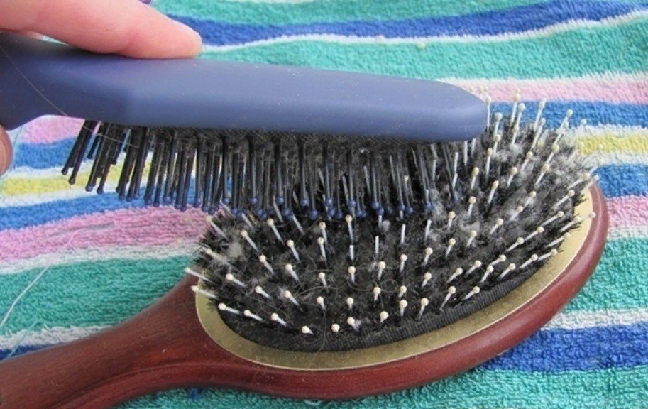 Расческа массажная для волос с металлическими зубчиками