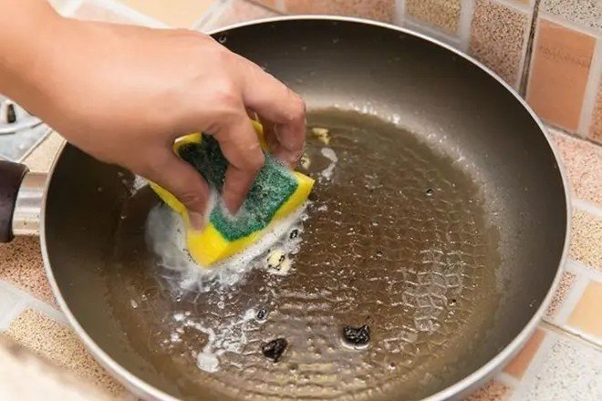 Почистить сковороду от нагара