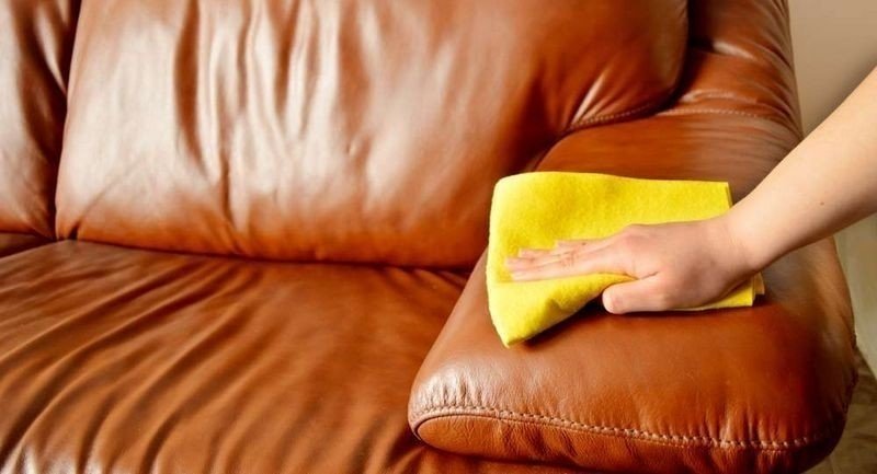 Уход за кожзаменителем на диване