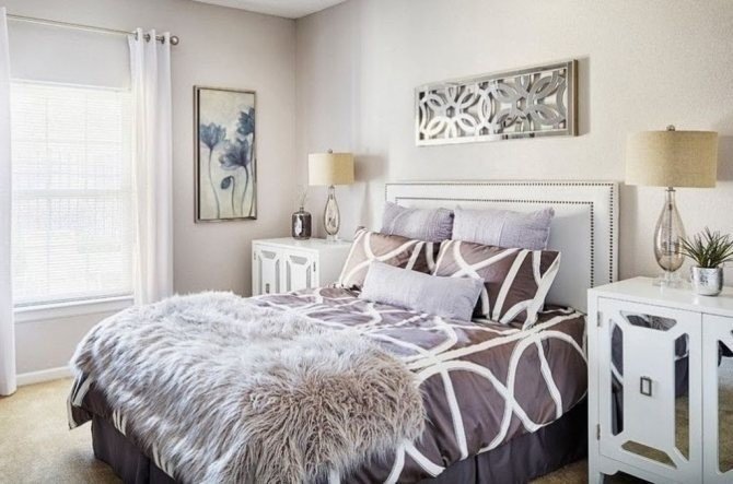 Спальня с белой мебелью дизайн