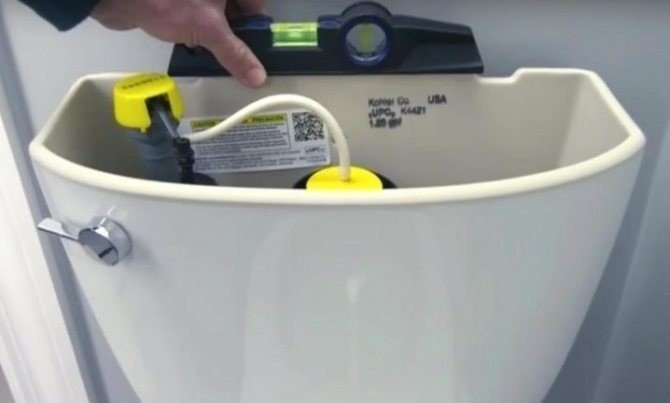 Anti-condensation toilet tank liner kit