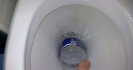 Вантуз из пластиковой бутылки для унитаза