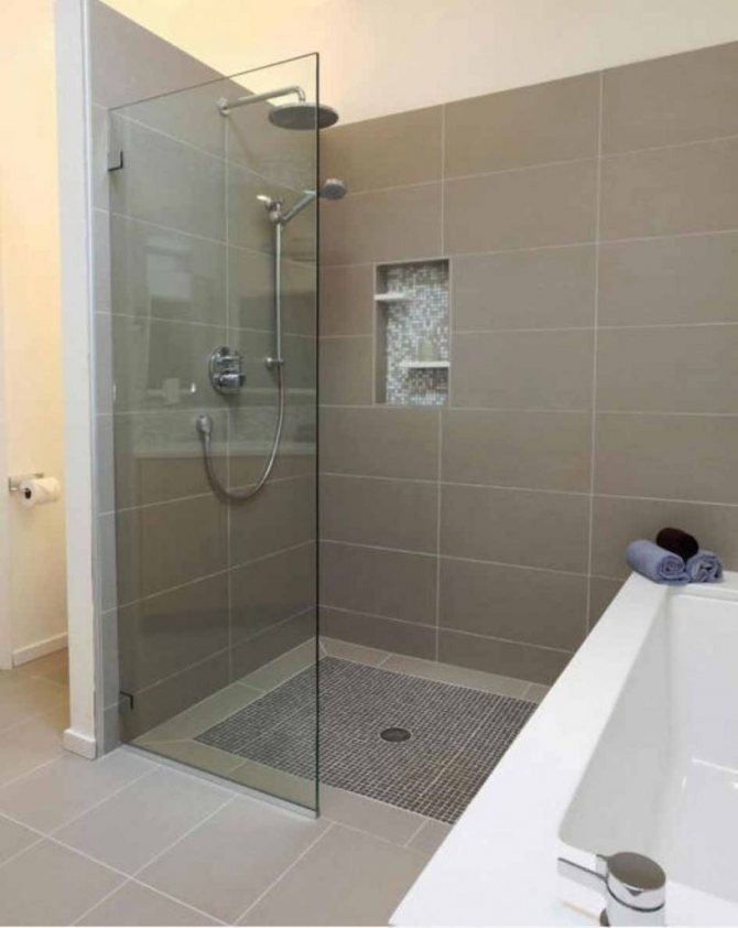 Оформление ванной комнаты с душевой зоной