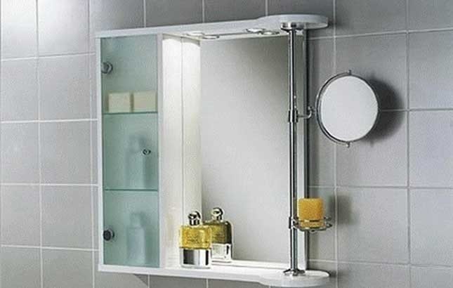 Зеркало в ванную комнату с полкой