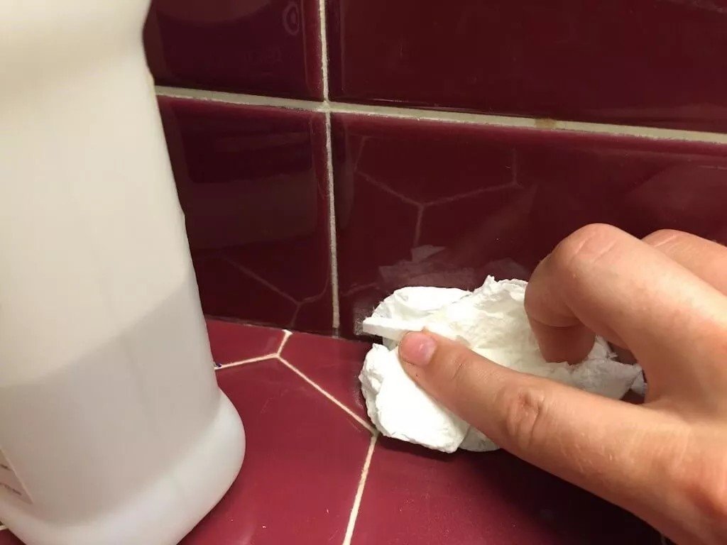 Затирка швов плитки в ванной