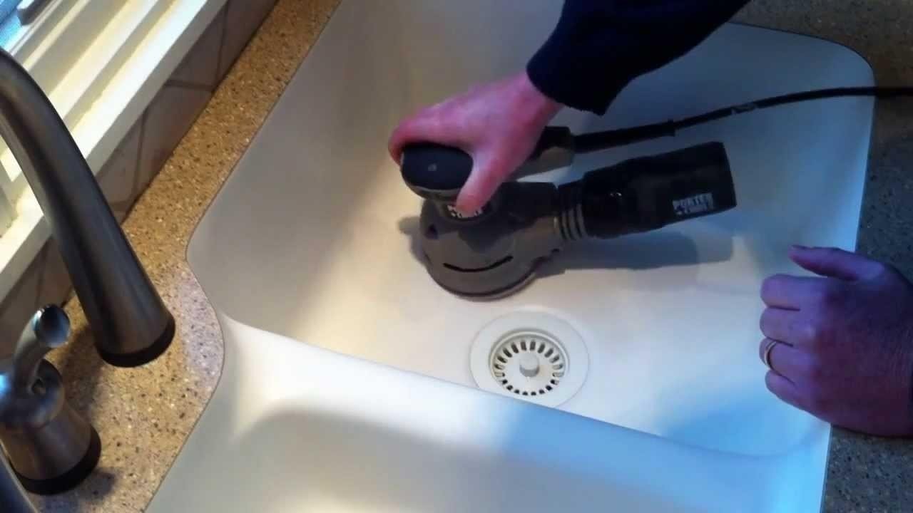 Средство для чистки раковины из искусственного камня на кухне
