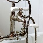 Смеситель для ванной — подбор по дизайну, параметрам и обзор лучших современных моделей