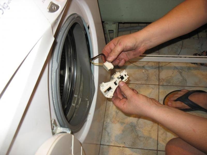 Аварийное открывание дверцы стиральной машинки аристон хотпоинт